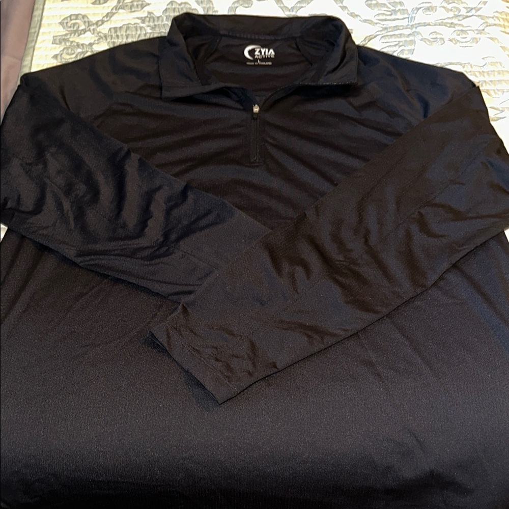 ZYIA Men’s Black and Blue  Performance Quarter-Zip Jacket